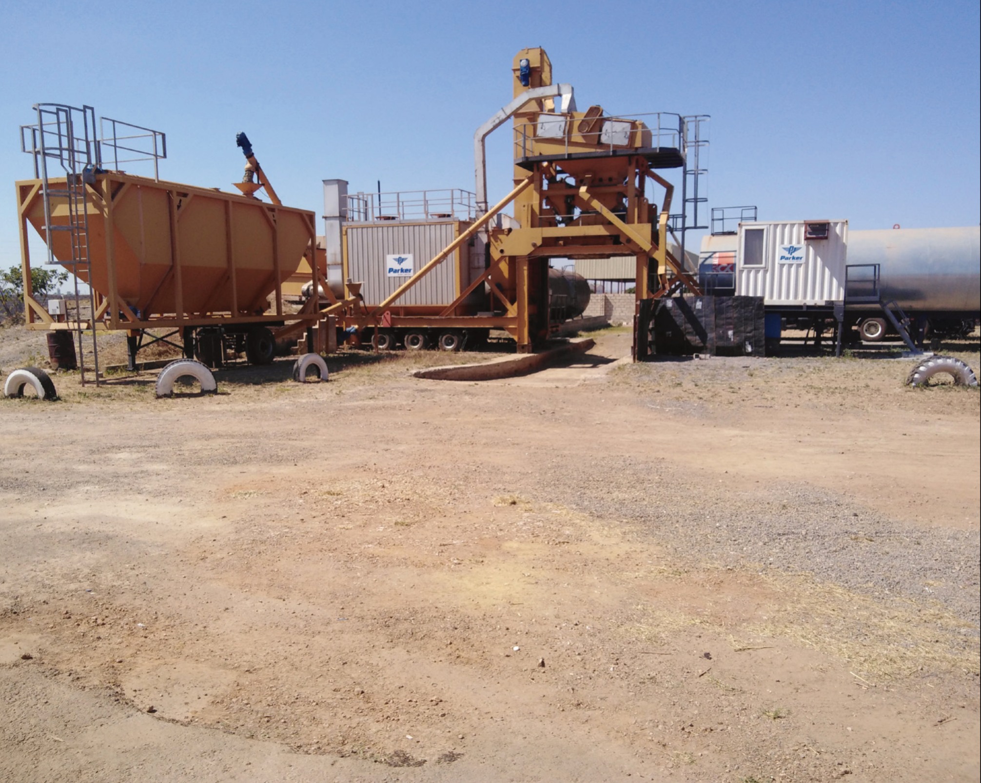 Mobile asphalt mixing plant